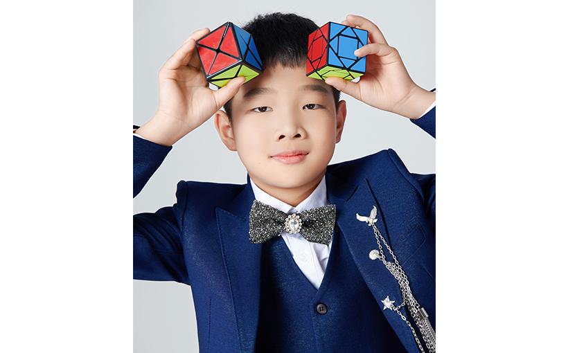 Youngest person to solve a 3×3×3 Rubik's Cube blindfolded with hands behind the back(图1）