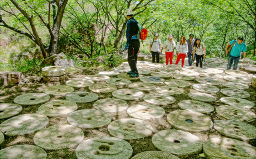 The Yellow River nine arrays constructed out of the most ancient millstones on water(图2）