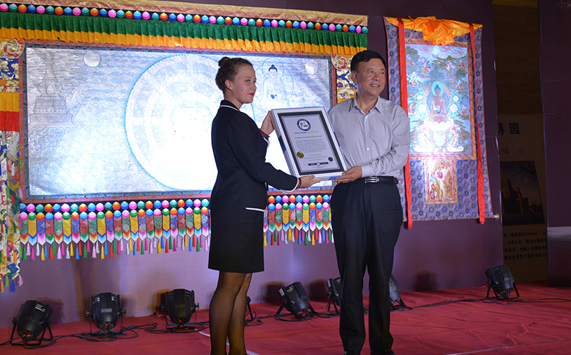 The biggest silver painted thangka in the world(图1）