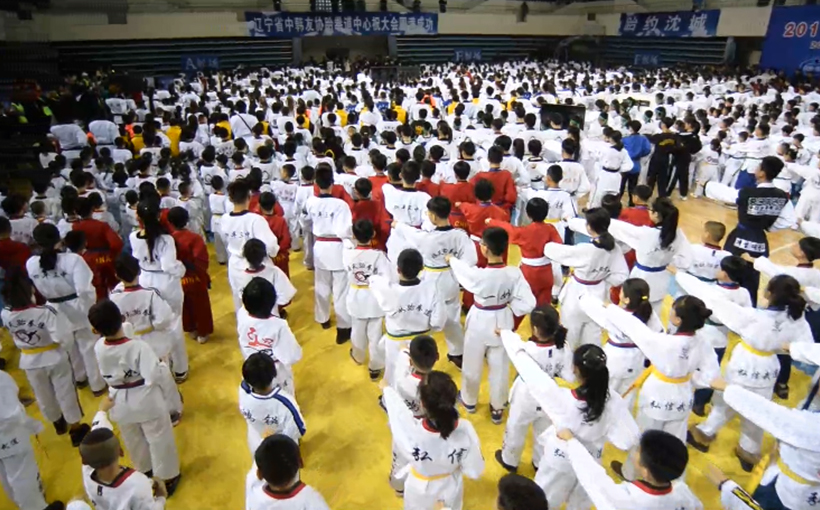 The biggest scale taekwondo practice(图2）