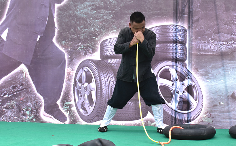 Most car inner tubes blown with one nostril at the same time(图3）