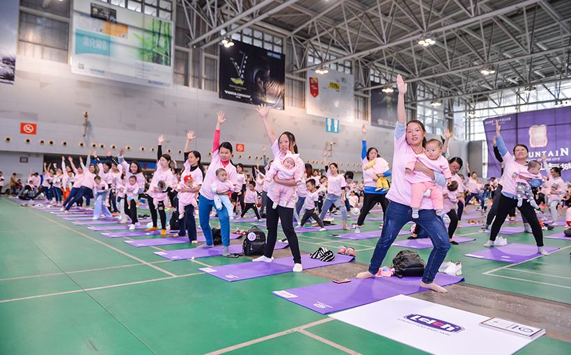 Largest parent-child yoga event(图2）