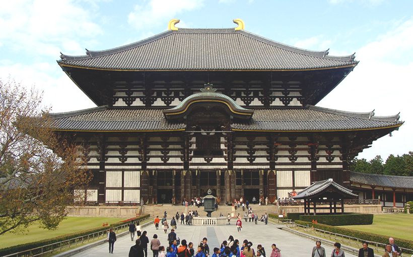 The largest wooden building in the world(图2）