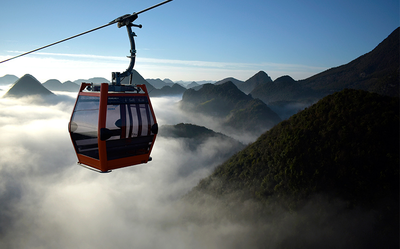 The longest same path mountain cableway in the world(图2）