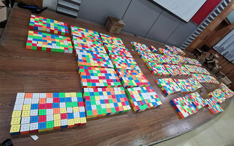 Most Rubik's cubes solved in one hour (team)(图3）