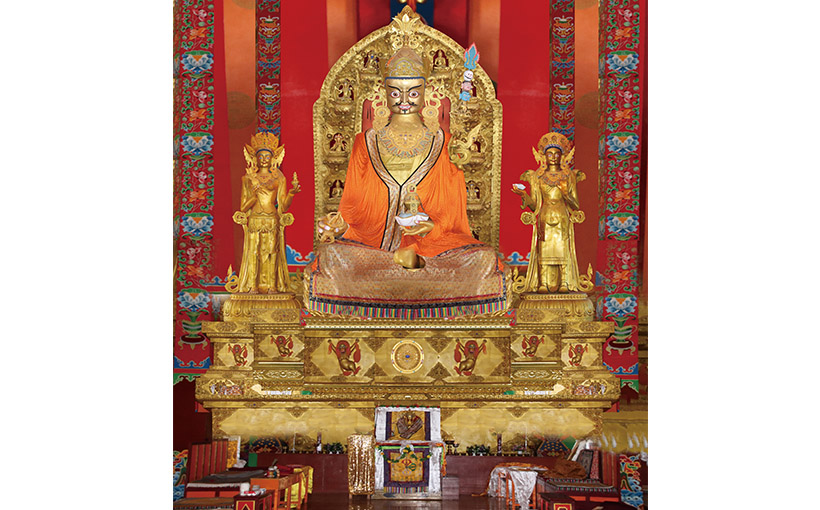 World's largest bronze statue of Padmasambhava(图1）