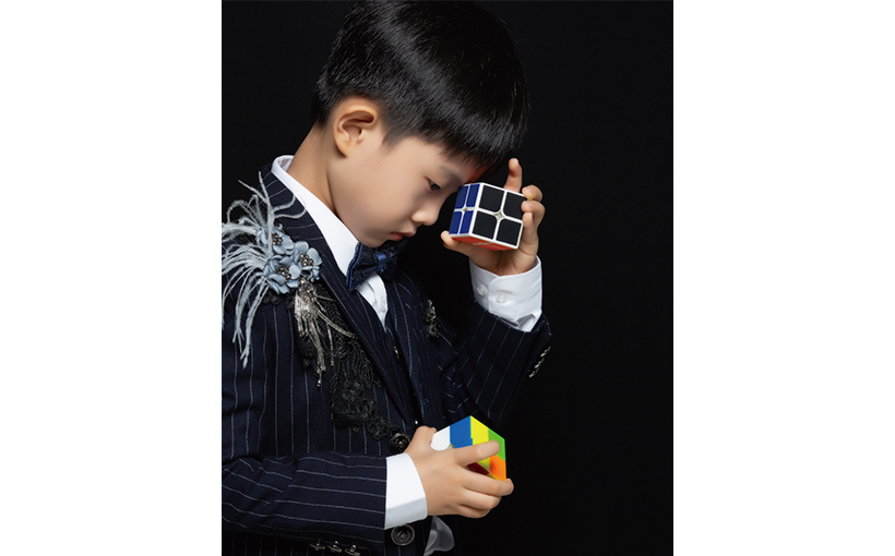 Fastest time to solve two 2x2x2 Rubik's Cubes blindfolded(图1）