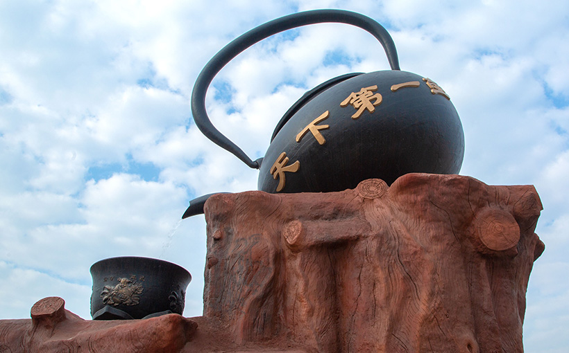 World's largest cast iron teapot(图3）