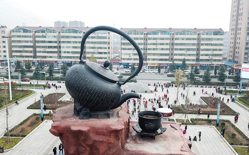 World's largest cast iron teapot(图4）