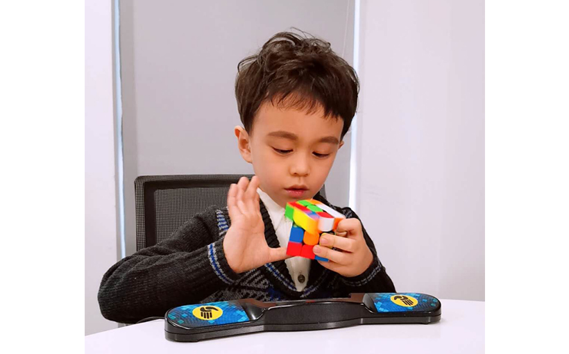 Youngest person to match a 3x3x3 Rubik's Cube blindfolded(图1）