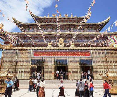 Largest wooden Tibetan monaste