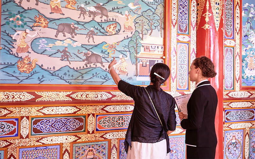 Tibetan monastery painted with the most colorful patterns(图3）