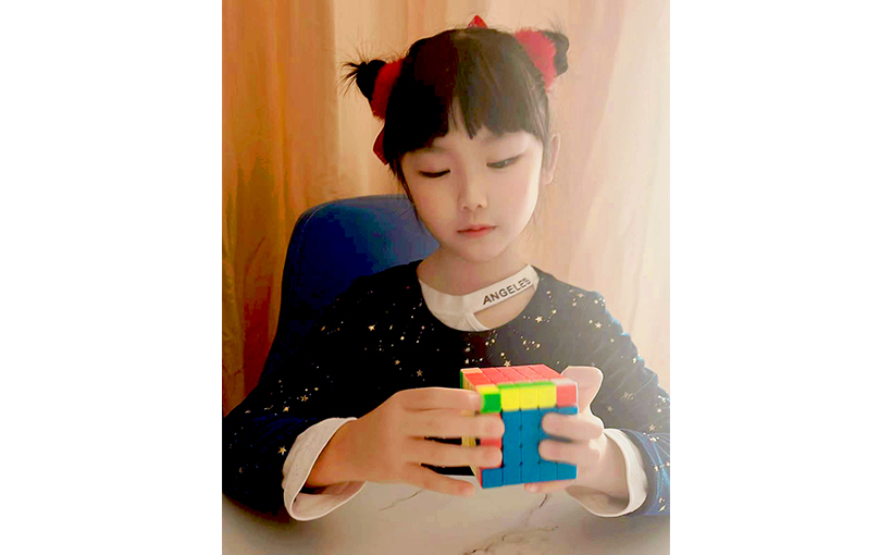 Youngest person to solve 2 rotating puzzle cubes (4x4x4 and 5x5x5) consecutively(图2）