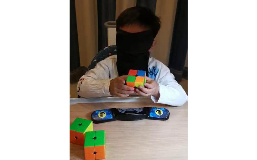 Fastest time to solve three 2x2x2 Rubik's Cubes blindfolded(图2）