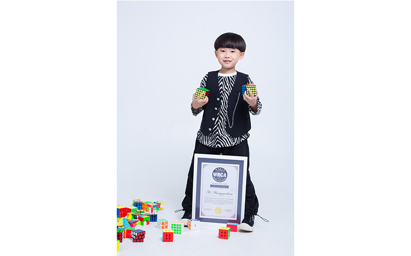 Youngest person to solve two 2x2x2 Rubik's Cubes blindfolded (broken)(图5）
