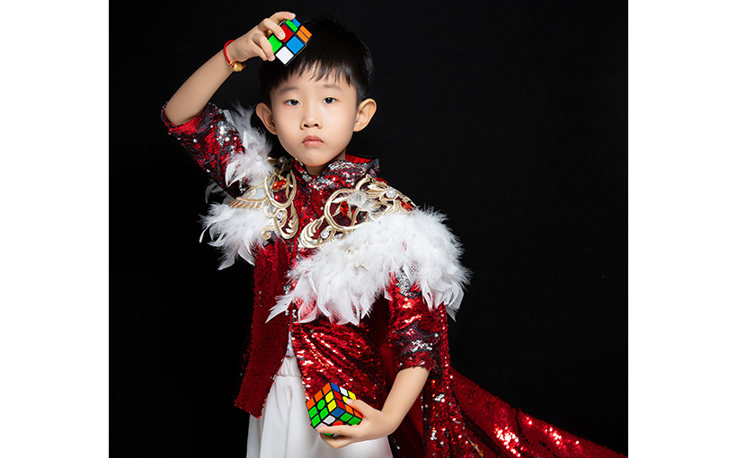 Youngest person to solve a 2x2x2 and a 3x3x3 Rubik's Cube blindfolded (broken)(图5）