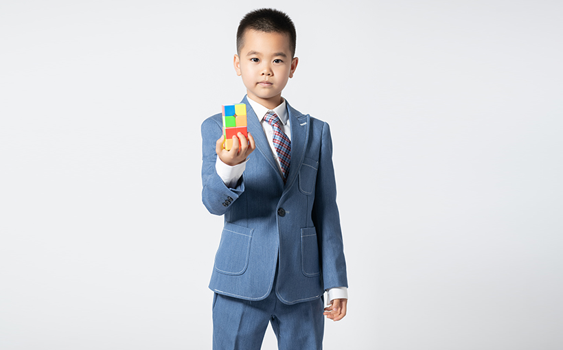 Youngest person to solve a 2×2×2 Rubik's Cube blindfolded with hands behind the back (broken)(图2）