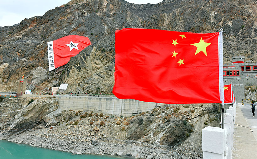 Largest rock-cut flag on a mountain(图3）
