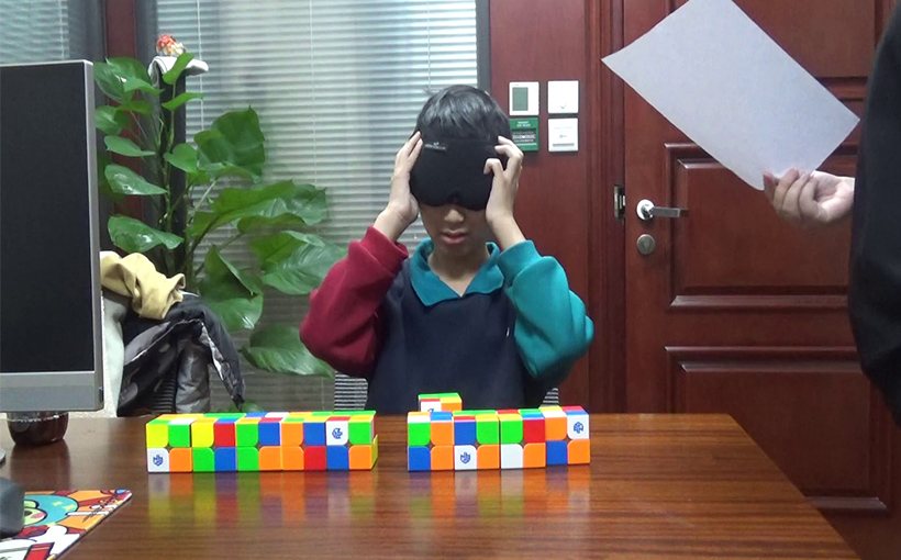 Fastest time to solve ten 2×2×2 Rubik's Cubes blindfolded(图4）