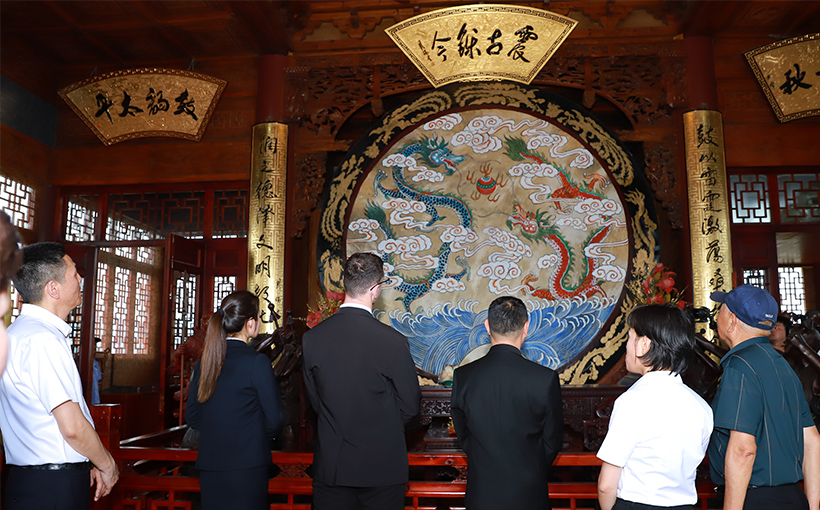 Largest painted drumhead on the Chinese drum(图4）
