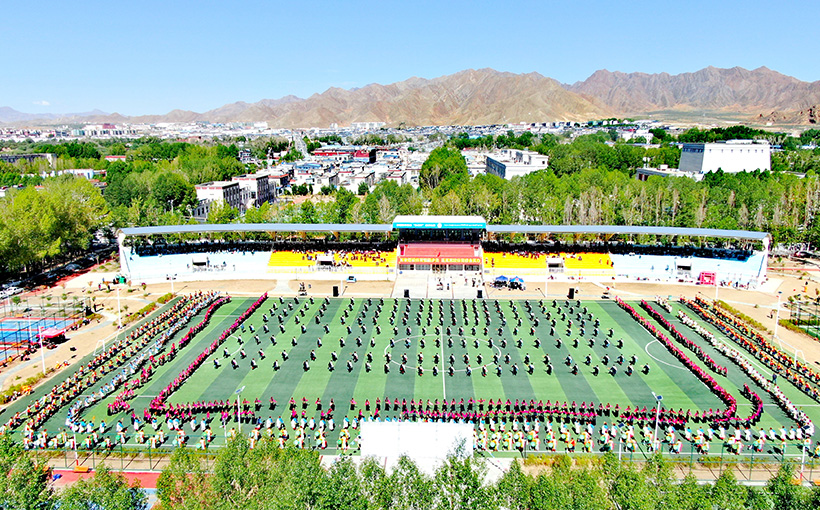 Largest performance of the intangible cultural heritage of Shigatse folk dance(图1）
