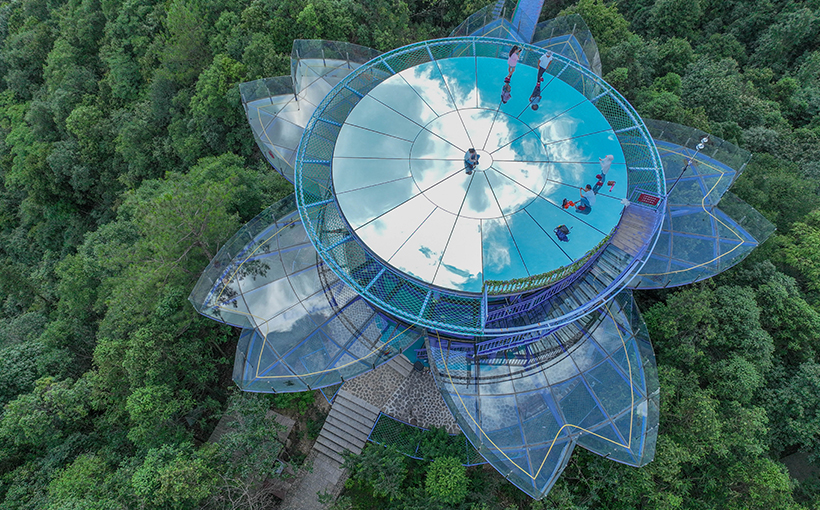Largest two-story glass viewing platform(图1）