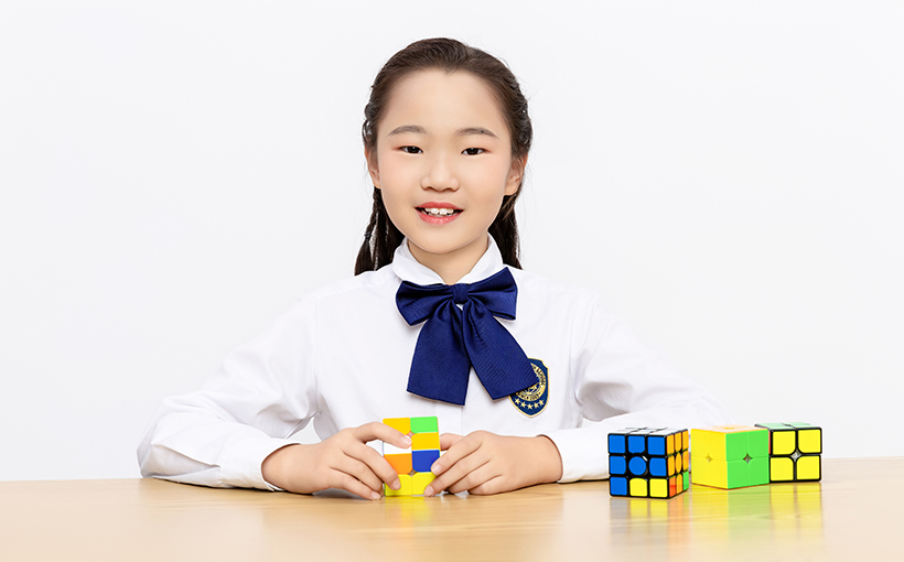 Fastest time to solve two 2×2×2 Rubik's Cubes with hands behind the back(图5）
