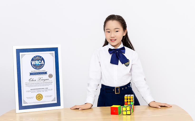 Fastest time to solve two 2×2×2 Rubik's Cubes with hands behind the back(图1）